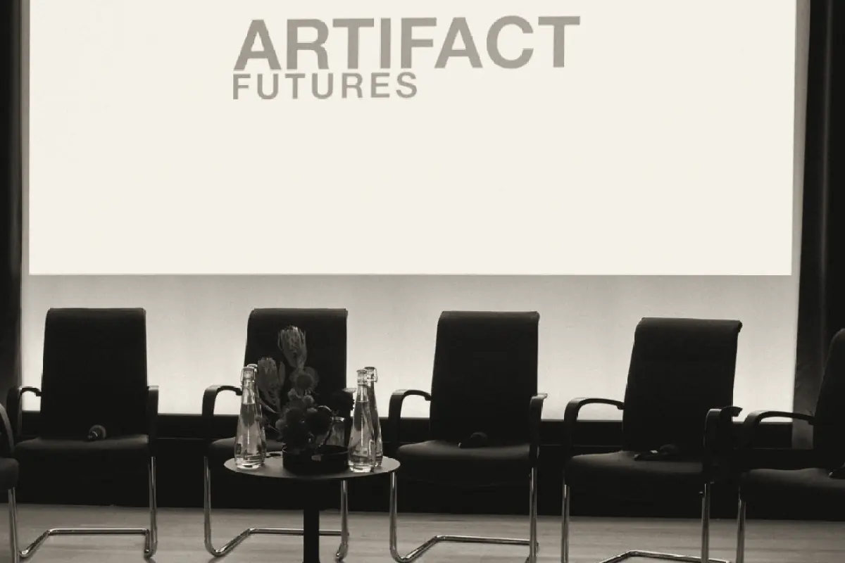 المسرح قبل الكلمة الأولى، وعلى الشاشة ARTIFACT Futures